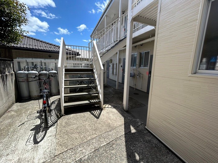 物件外観写真3　(駐輪場)