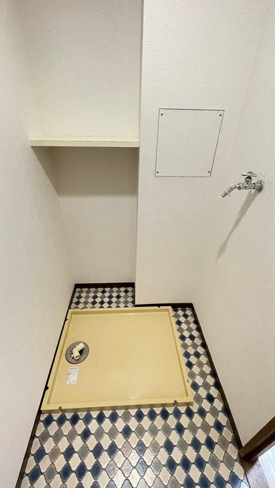 物件内観写真12　(洗濯機置場)