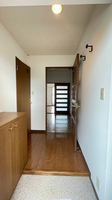 物件内観写真13　(玄関)