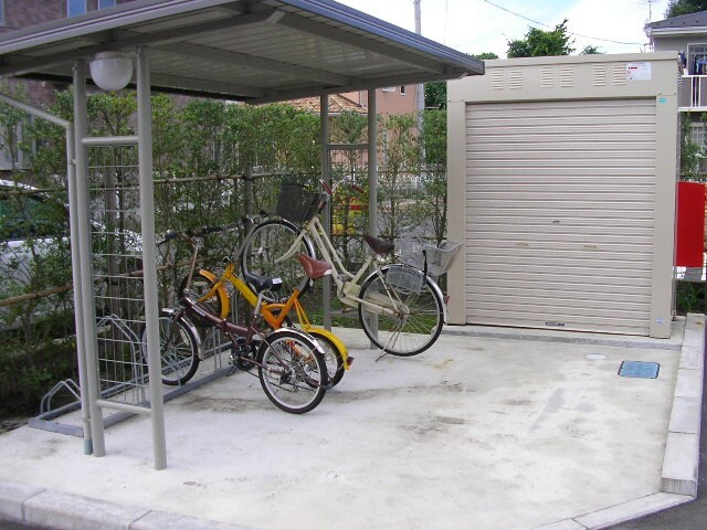 物件外観写真2　(駐輪場)