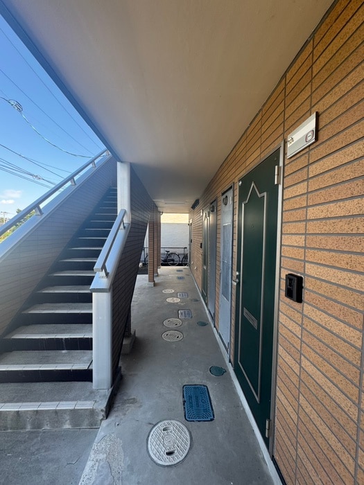 物件外観写真4　(エントランス部分)