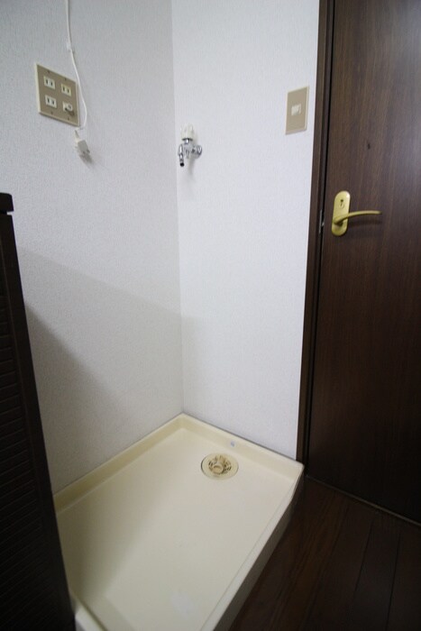 物件内観写真13　(洗濯機置場)