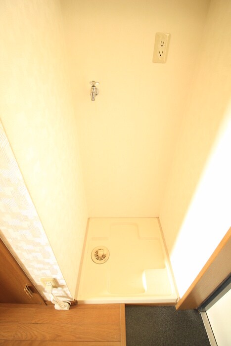 物件内観写真14　(洗濯機置場)