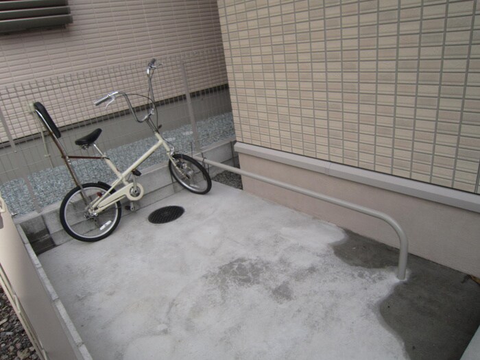 物件外観写真4　(駐輪場)