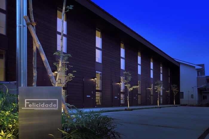 物件外観写真2　(エントランス部分)