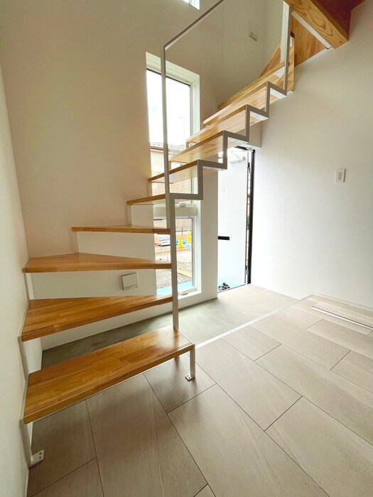 物件内観写真18　(玄関)