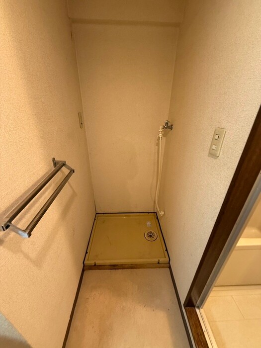 物件内観写真14　(洗濯機置場)