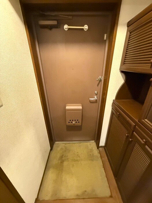 物件内観写真16　(玄関)