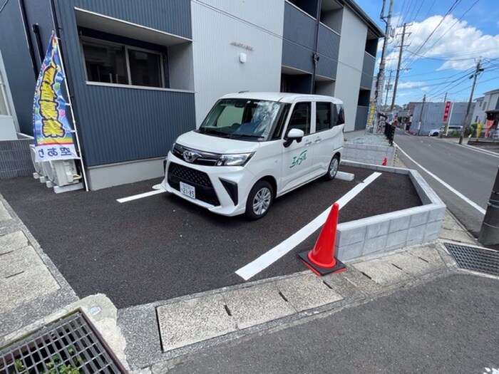 物件外観写真6　(駐車場)