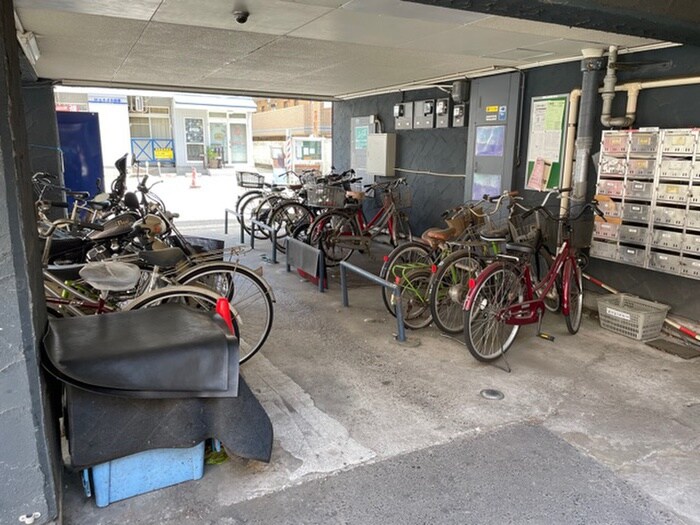 物件外観写真3　(駐輪場)