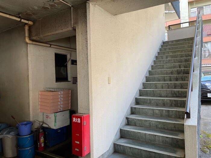 物件外観写真6　(エントランス部分)