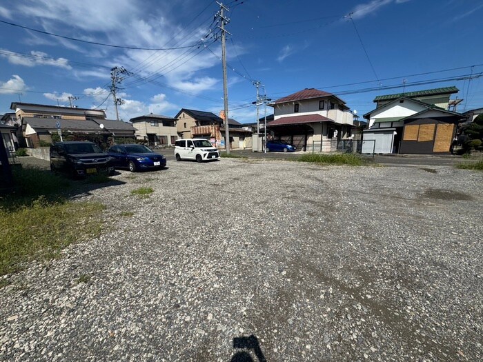 物件外観写真4　(駐車場)
