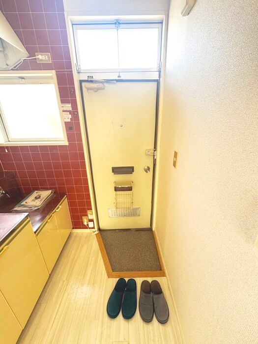 物件内観写真14　(玄関)