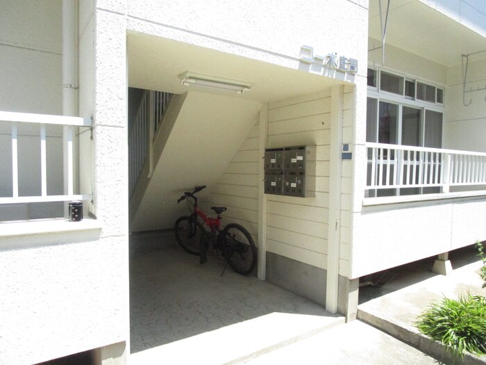 物件外観写真3　(エントランス部分)