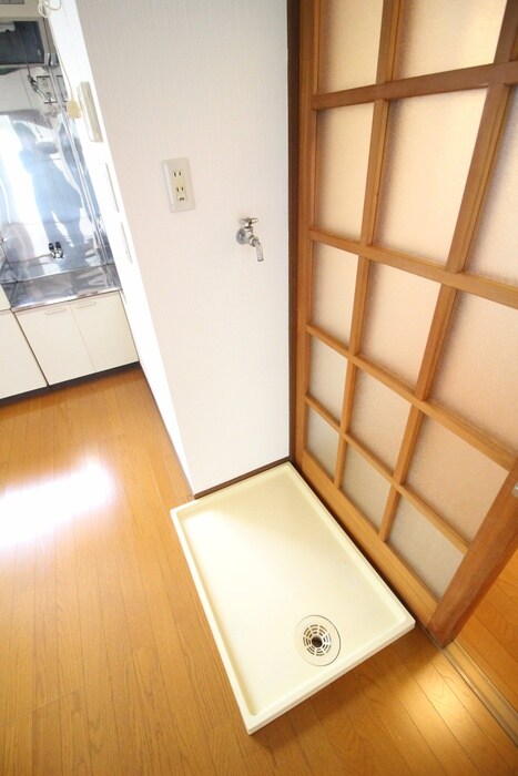 物件内観写真11　(洗濯機置場)