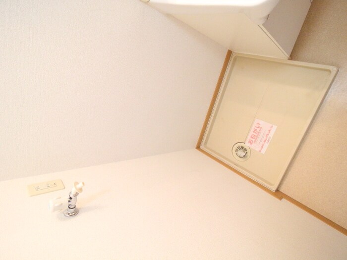 物件内観写真16　(洗濯機置場)