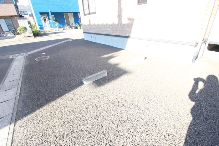 物件外観写真3　(駐車場)
