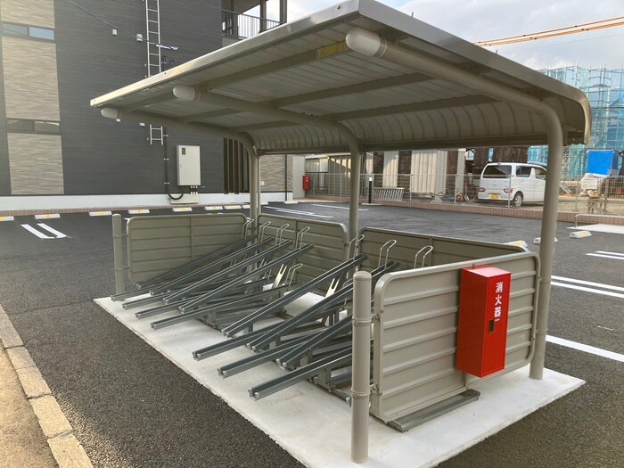 物件外観写真3　(駐輪場)