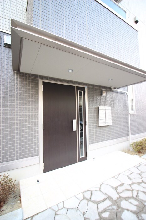 物件外観写真4　(エントランス部分)