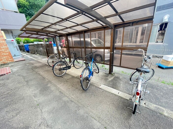 物件外観写真2　(駐輪場)