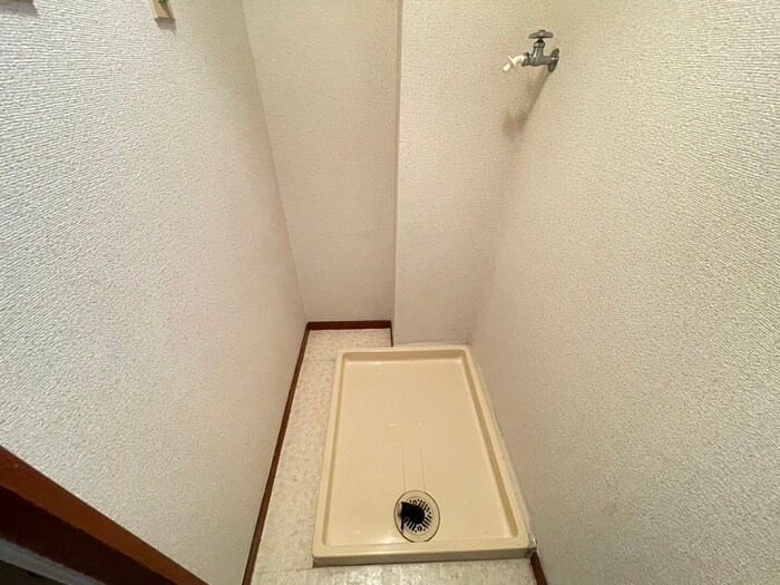 物件内観写真12　(洗濯機置場)