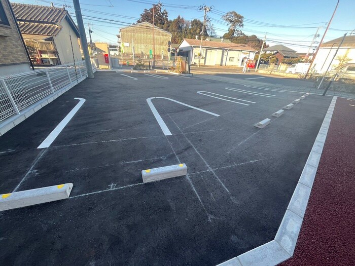 物件外観写真2　(駐車場)