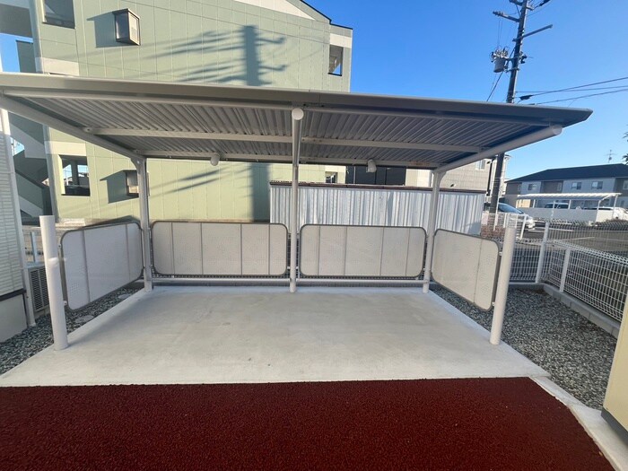 物件外観写真4　(駐輪場)
