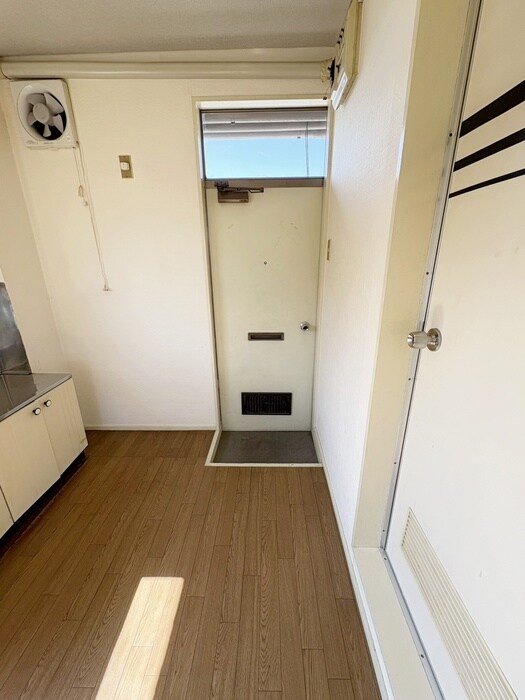 物件内観写真16　(洗濯機置場)