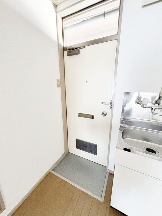 物件内観写真18　(玄関)