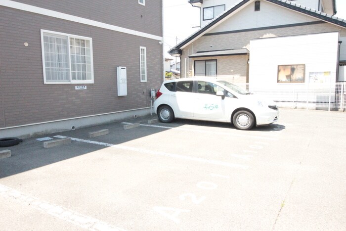 物件外観写真2　(駐車場)