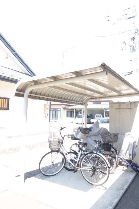 物件外観写真4　(駐輪場)