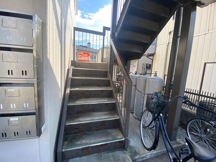 物件外観写真5　(エントランス部分)