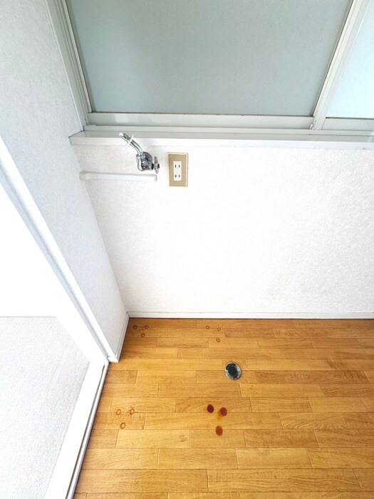 物件内観写真12　(洗濯機置場)