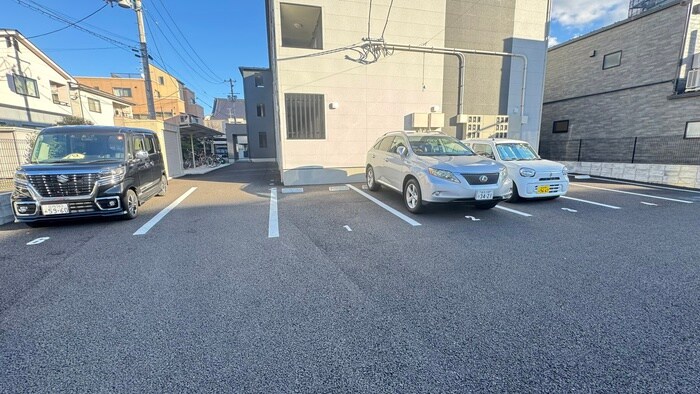物件外観写真6　(駐車場)