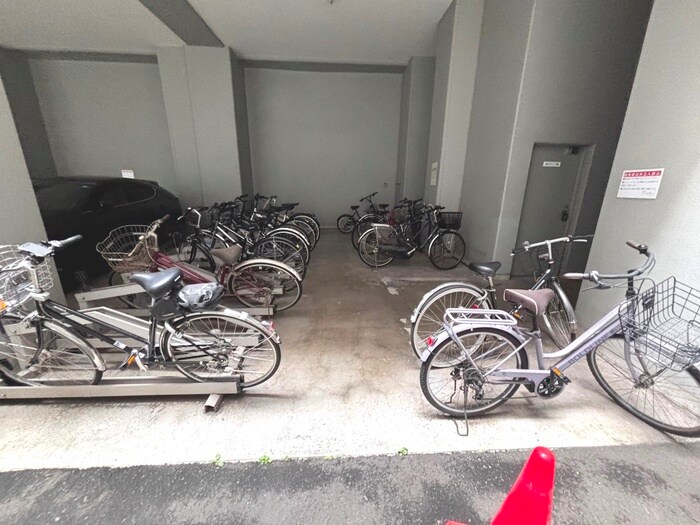 物件外観写真5　(駐輪場)