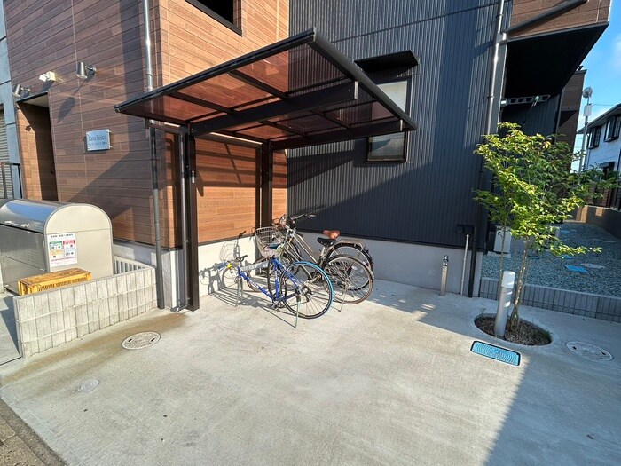 物件外観写真5　(駐輪場)