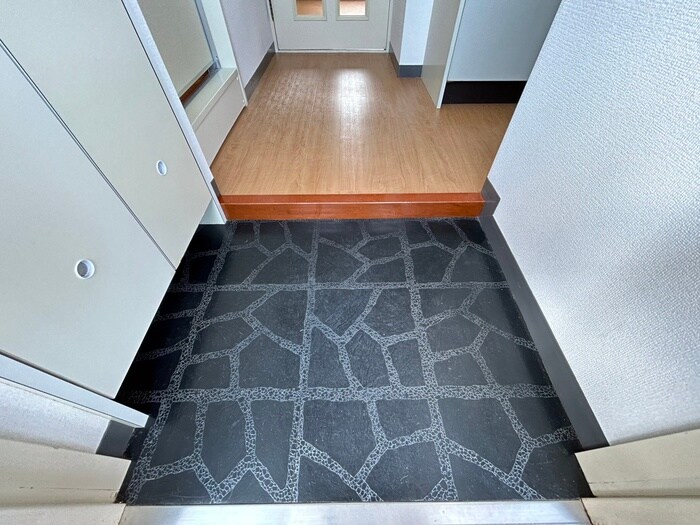 物件内観写真15　(玄関)