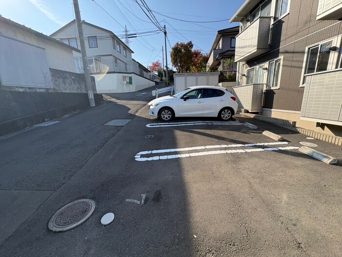 物件外観写真5　(駐車場)