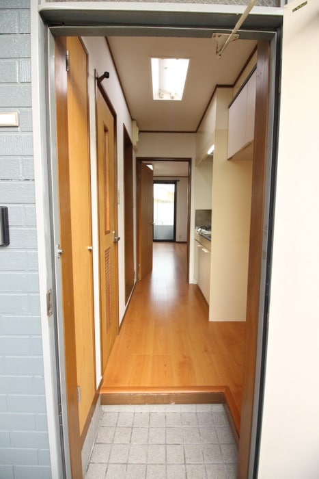 物件内観写真7　(玄関)