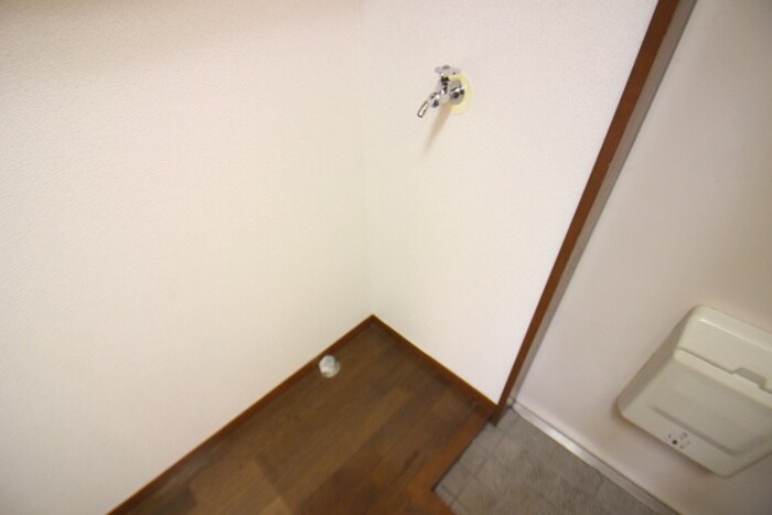 物件内観写真8　(洗濯機置場)