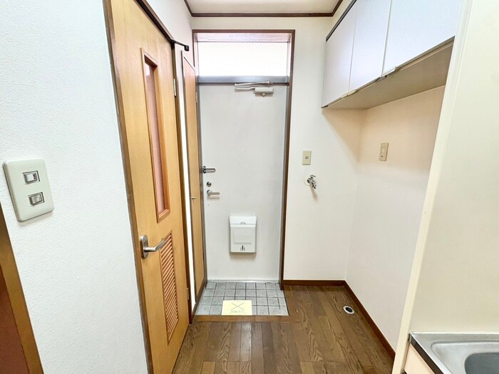 物件内観写真13　(玄関)