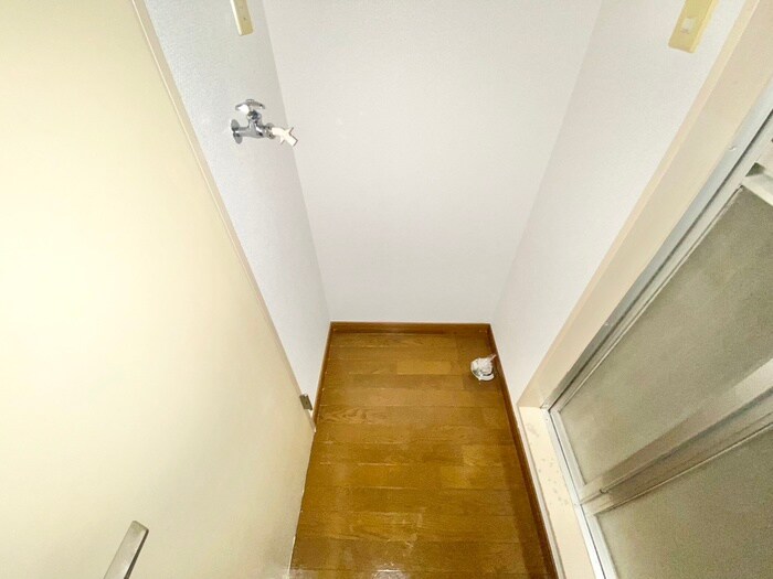 物件内観写真16　(洗濯機置場)