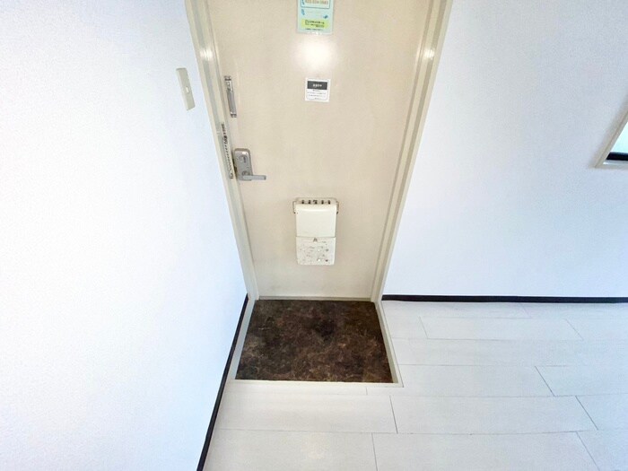 物件内観写真17　(玄関)