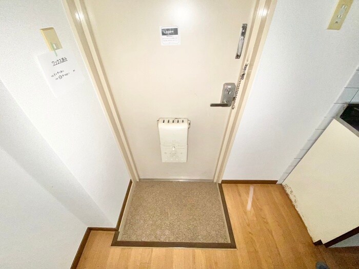 物件内観写真18　(玄関)