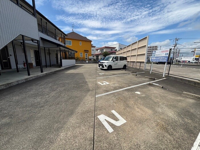 物件外観写真2　(駐車場)