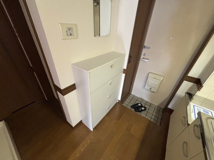 物件内観写真16　(玄関)