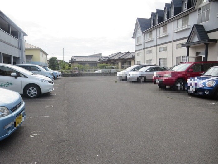 物件外観写真3　(駐車場)