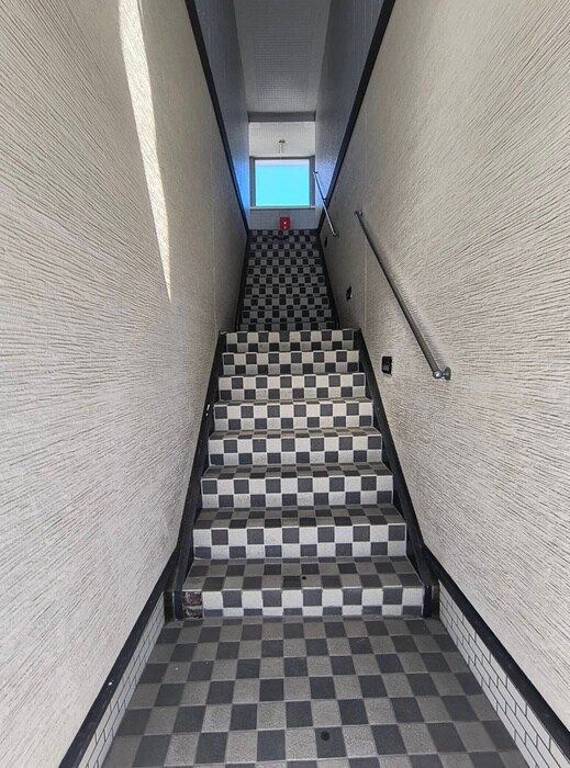 物件外観写真5　(エントランス部分)