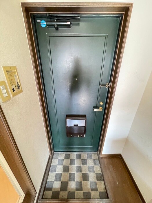 物件内観写真14　(玄関)