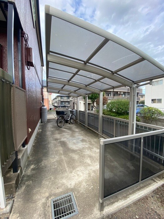 物件外観写真5　(駐輪場)